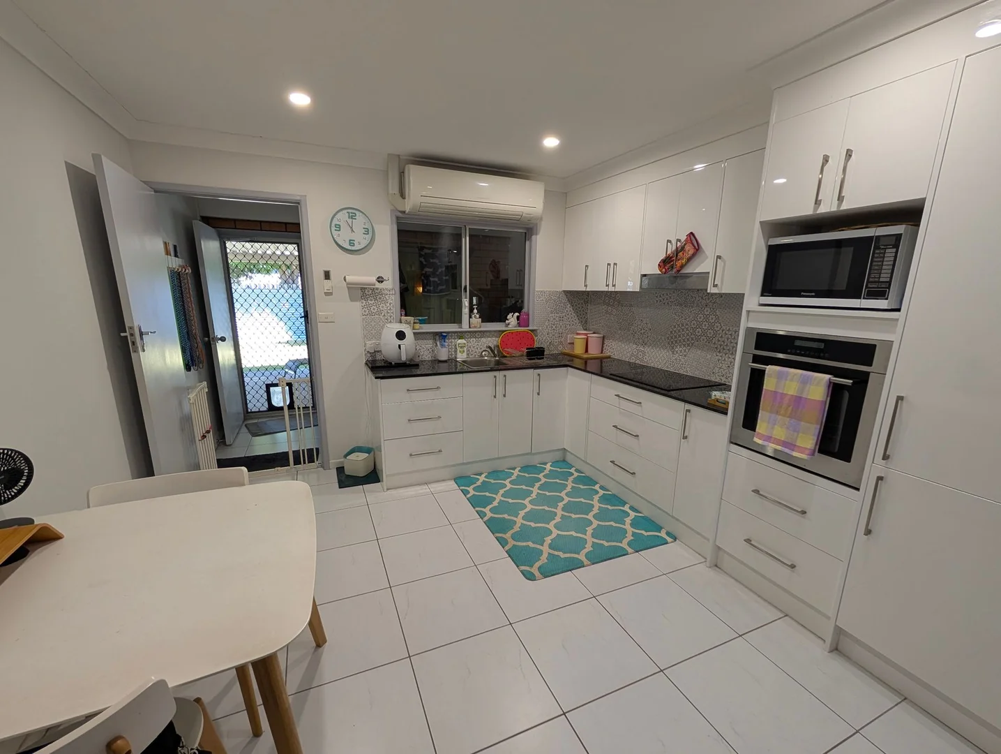 176 Richardson Rd, Park Avenue QLD 4701 photo 4