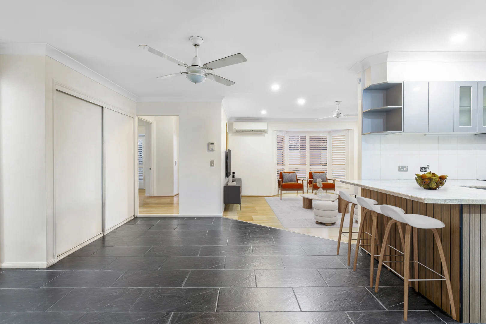 23 Enderbury Crescent, Pacific Pines QLD 4211 photo 5