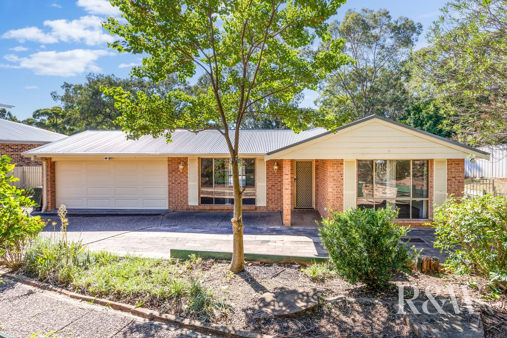 37 MOUNT HUON CIRCUIT, Glen Alpine NSW 2560