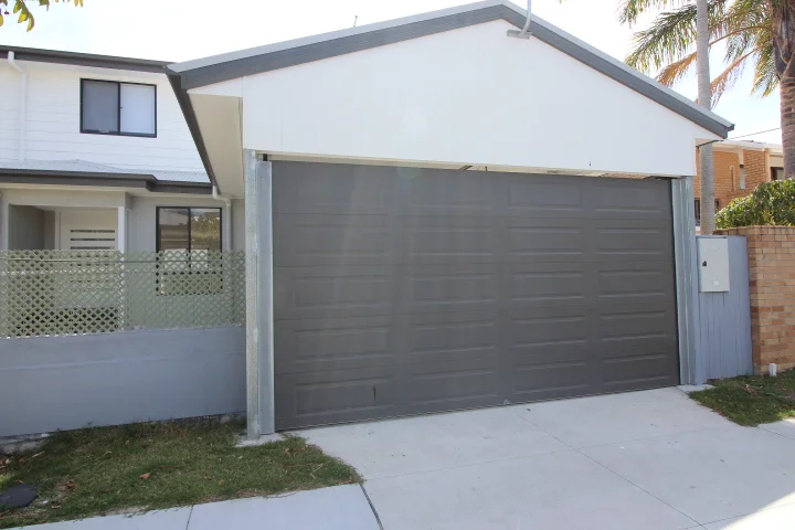 2/166 Muir Street, Labrador QLD 4215