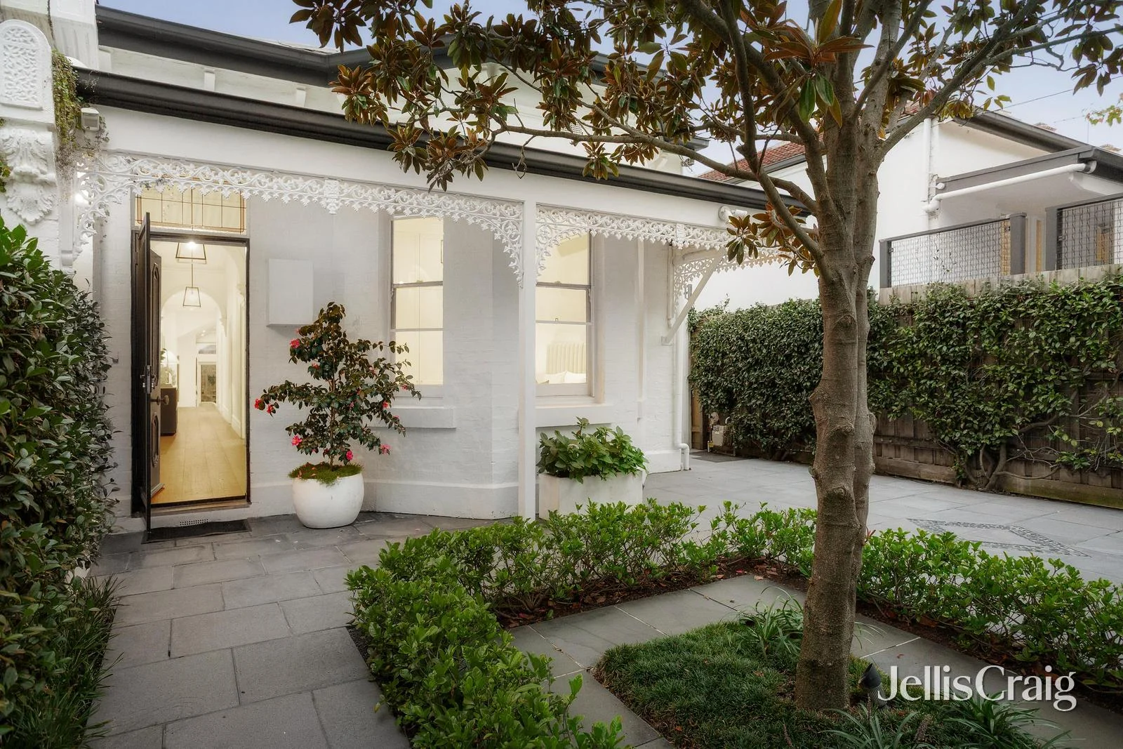 8 Moorhouse Street, Armadale VIC 3143