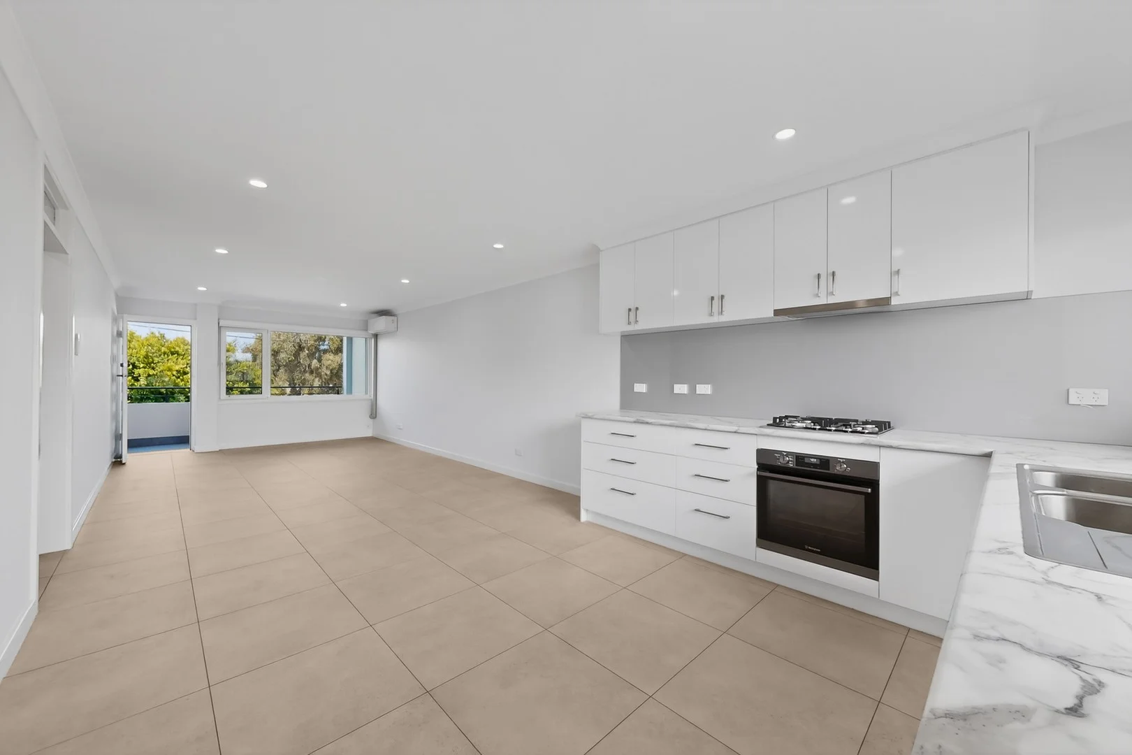 8/14 Bardolph Rd, Spearwood WA 6163