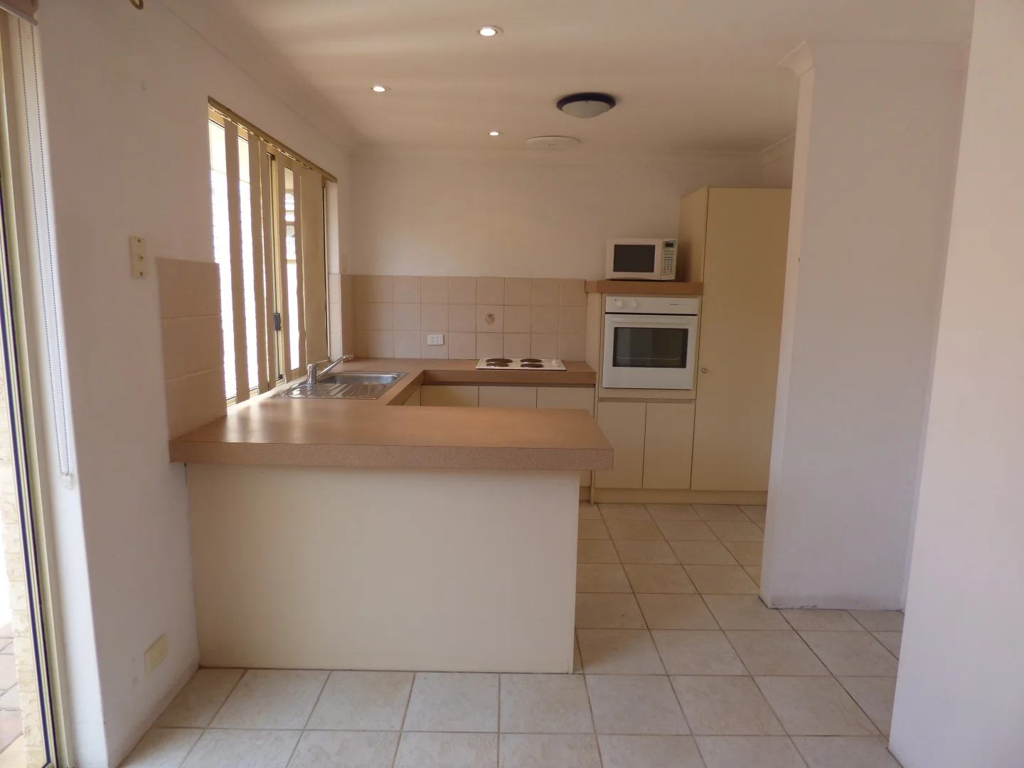 Additional image 6 of 7/11 Norbertine Cl, Queens Park WA 6107