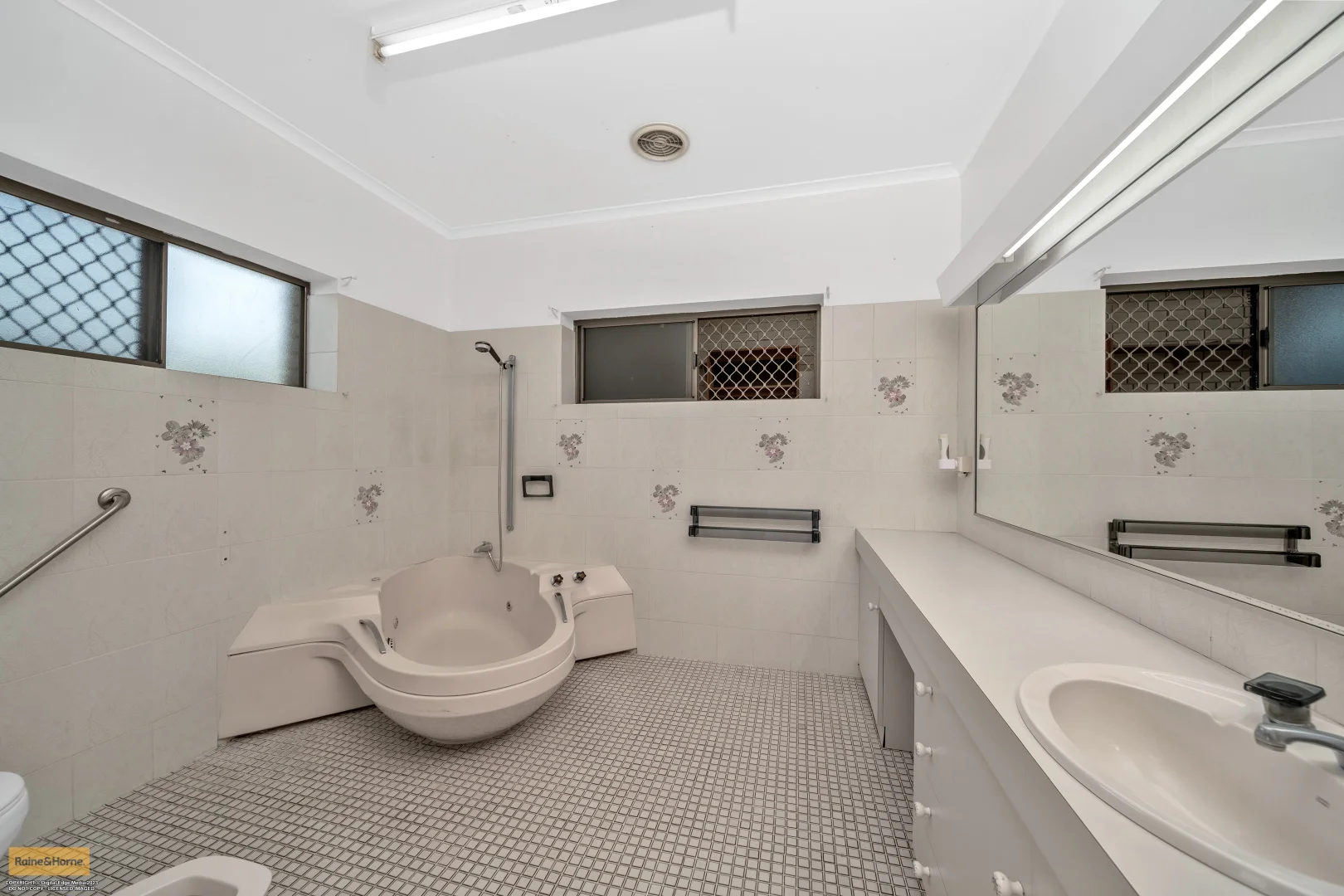 Additional image 18 of 28 Riverside Crescent, Innisfail Estate QLD 4860