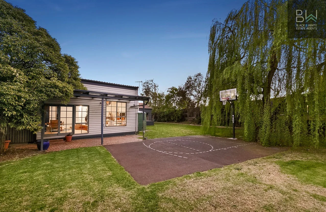 Additional image 2 of 28 Laane Avenue, Rosanna VIC 3084