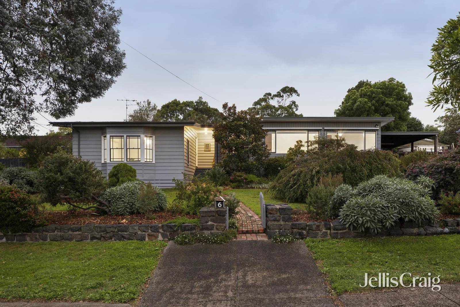 6 Beaconsfield Road, Briar Hill VIC 3088