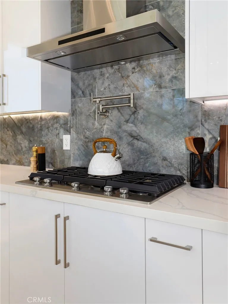 Additional image 90 of 2309 Cove Avenue, Los Angeles, CA 90039