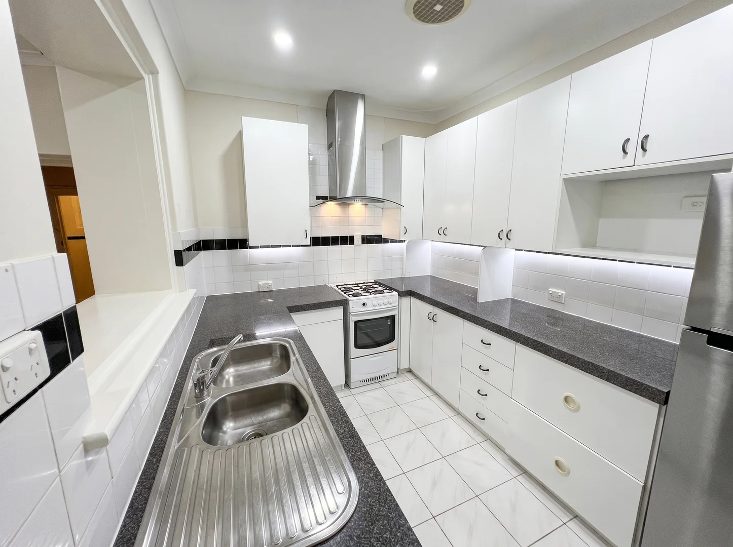 7 Eloure Place, Willetton WA 6155 photo 3