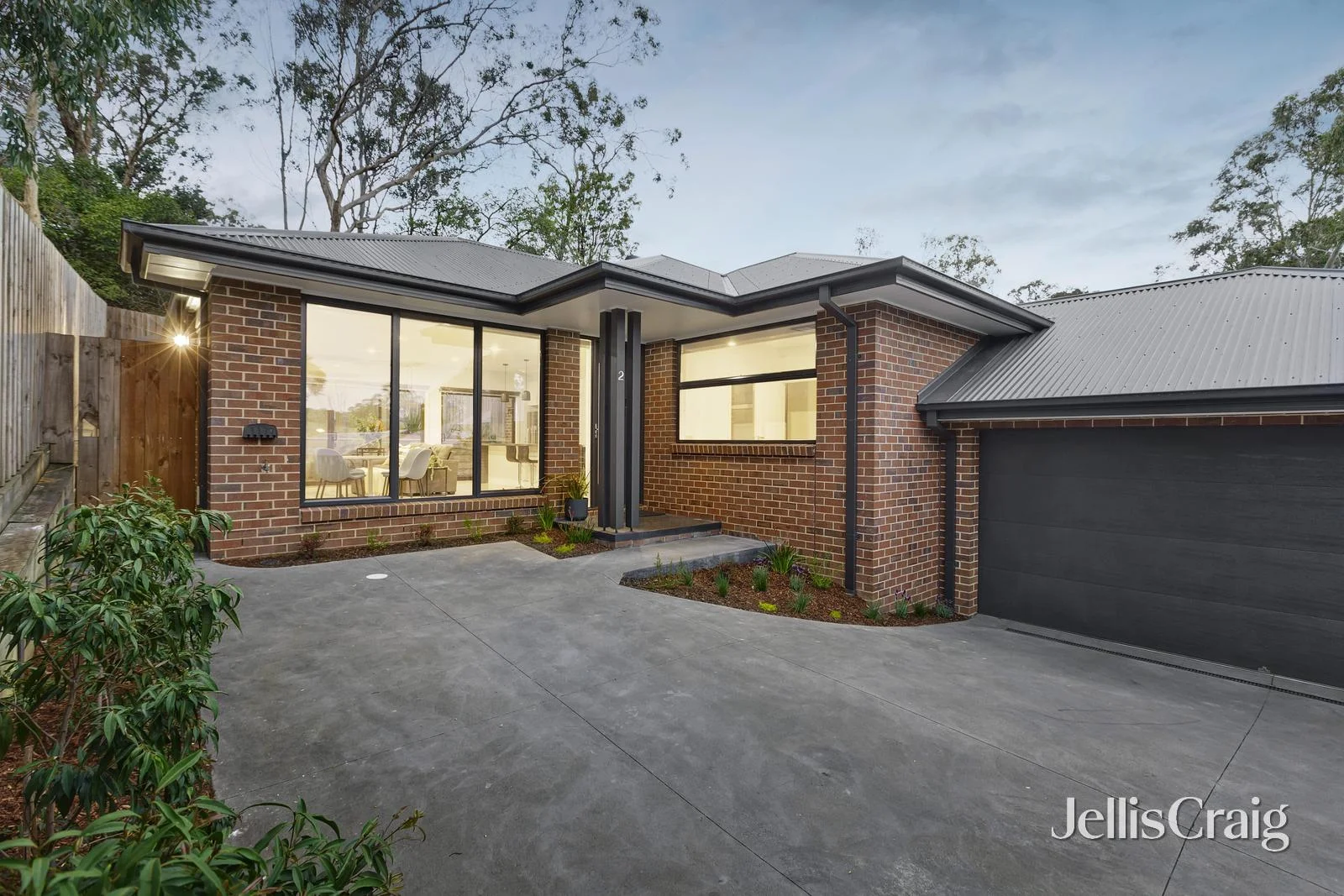 2/18 Helene Street, Eltham VIC 3095