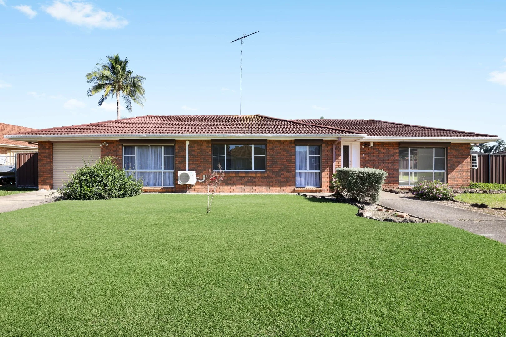1 Fortinbras Close, Rosemeadow NSW 2560