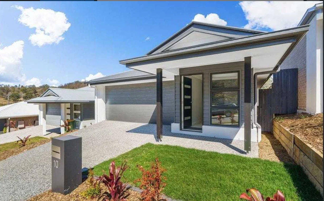 10 Hoist Court, Augustine Heights QLD 4300