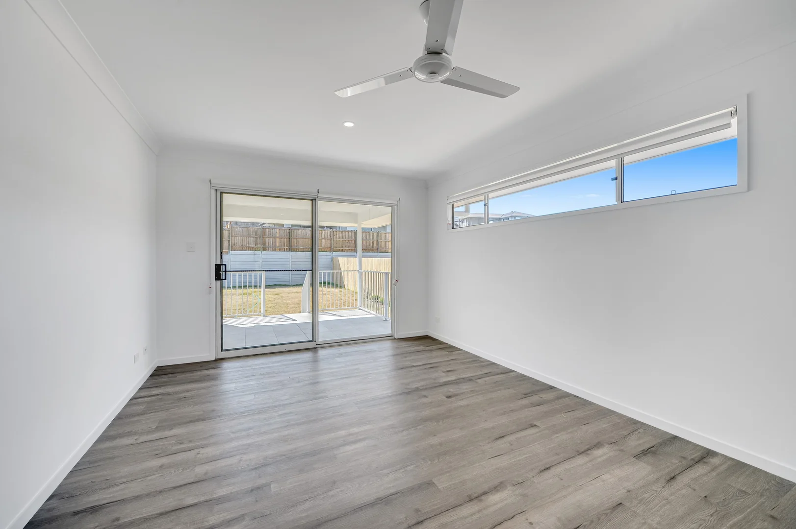 24 Twilight Drive, Spring Mountain QLD 4300 photo 3