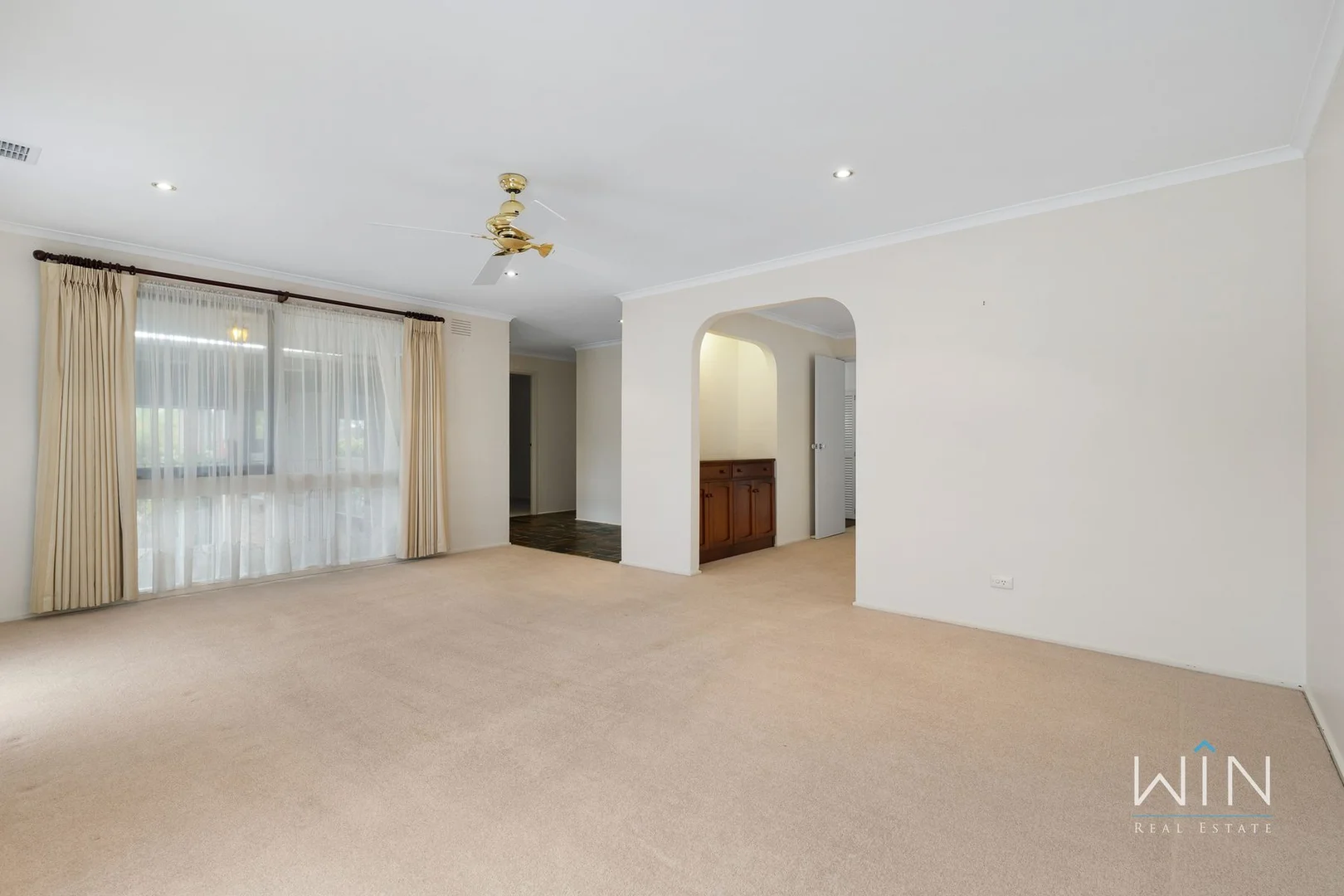 13 Selbourne Way, Mulgrave VIC 3170 photo 2