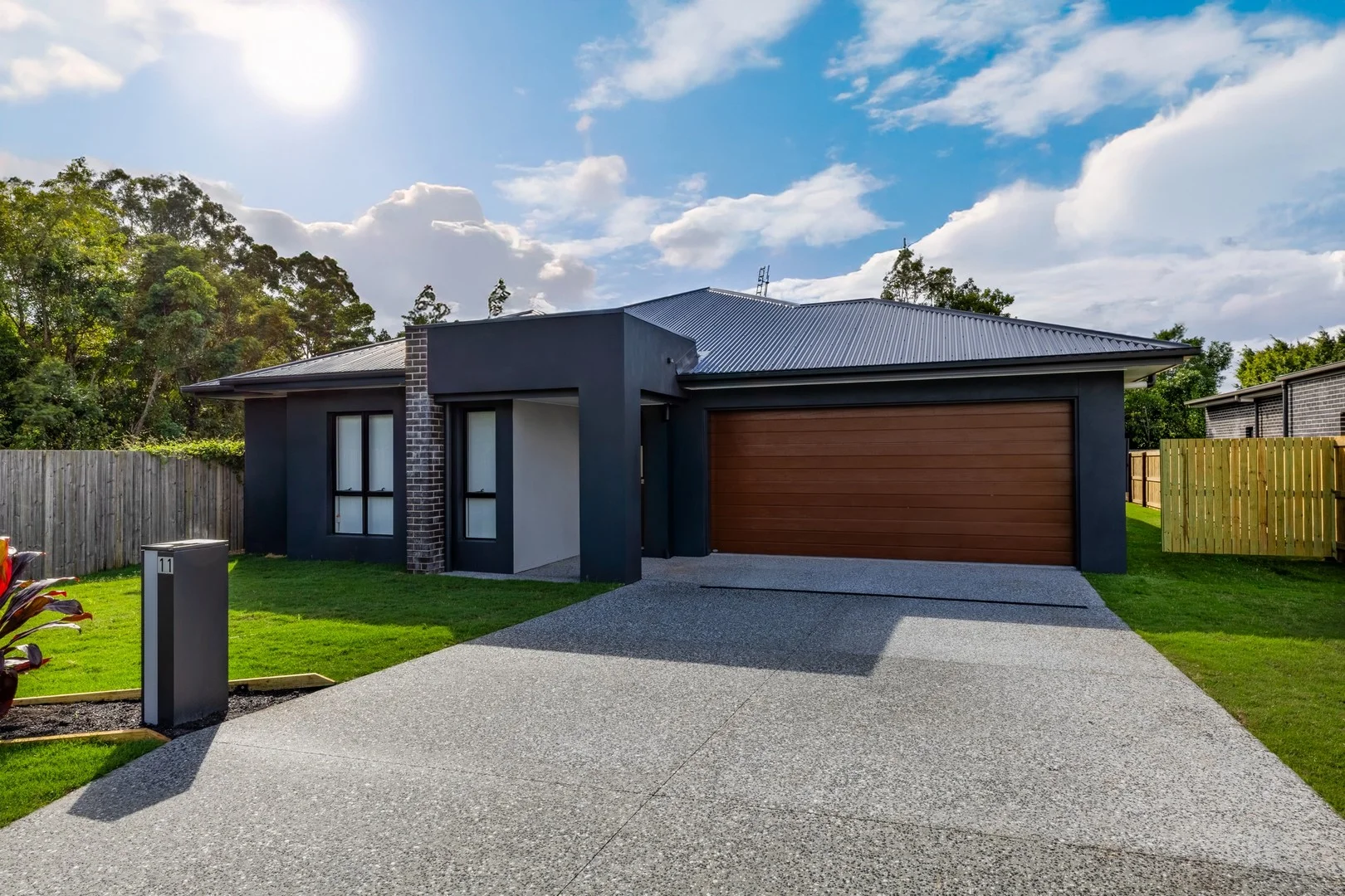 11 Cambridge Pl, Burnside QLD 4560