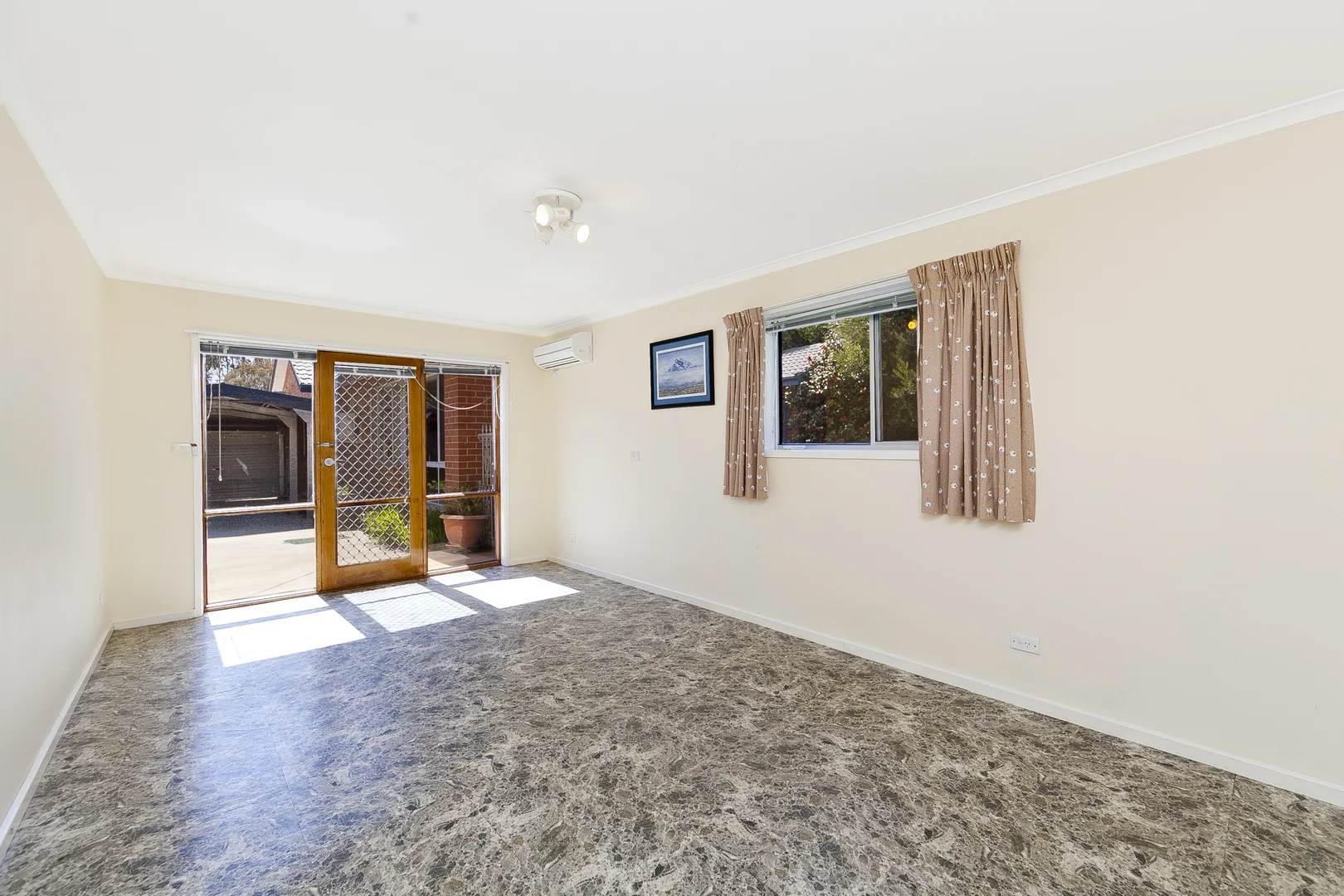 Additional image 11 of 174 Captain Cook Crescent, Narrabundah ACT 2604