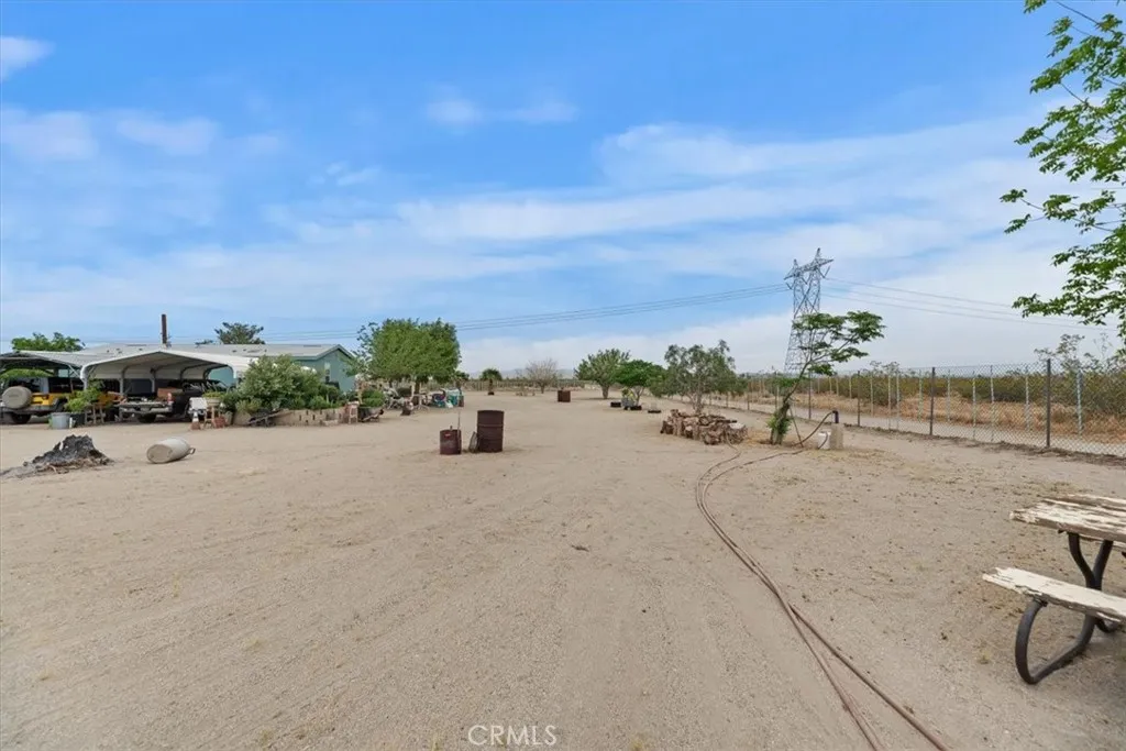 4769 Victor St, Phelan, CA 92371