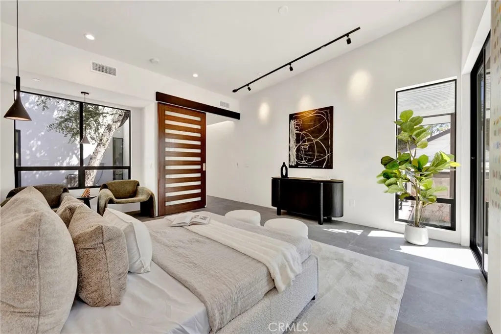 Additional image 29 of 325 W Grandview Avenue, Sierra Madre, CA 91024