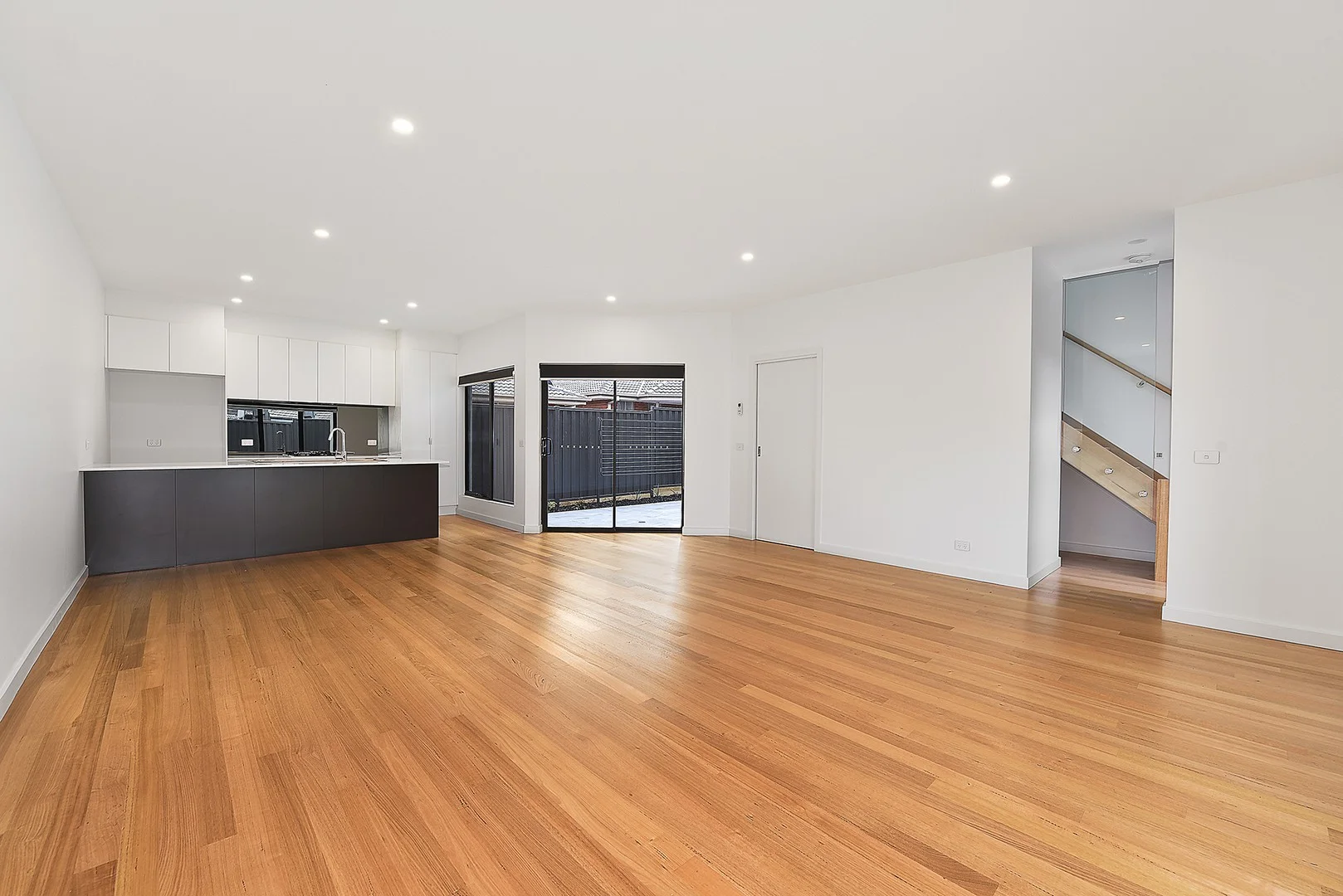 2/50 Haldane Road, Niddrie VIC 3042