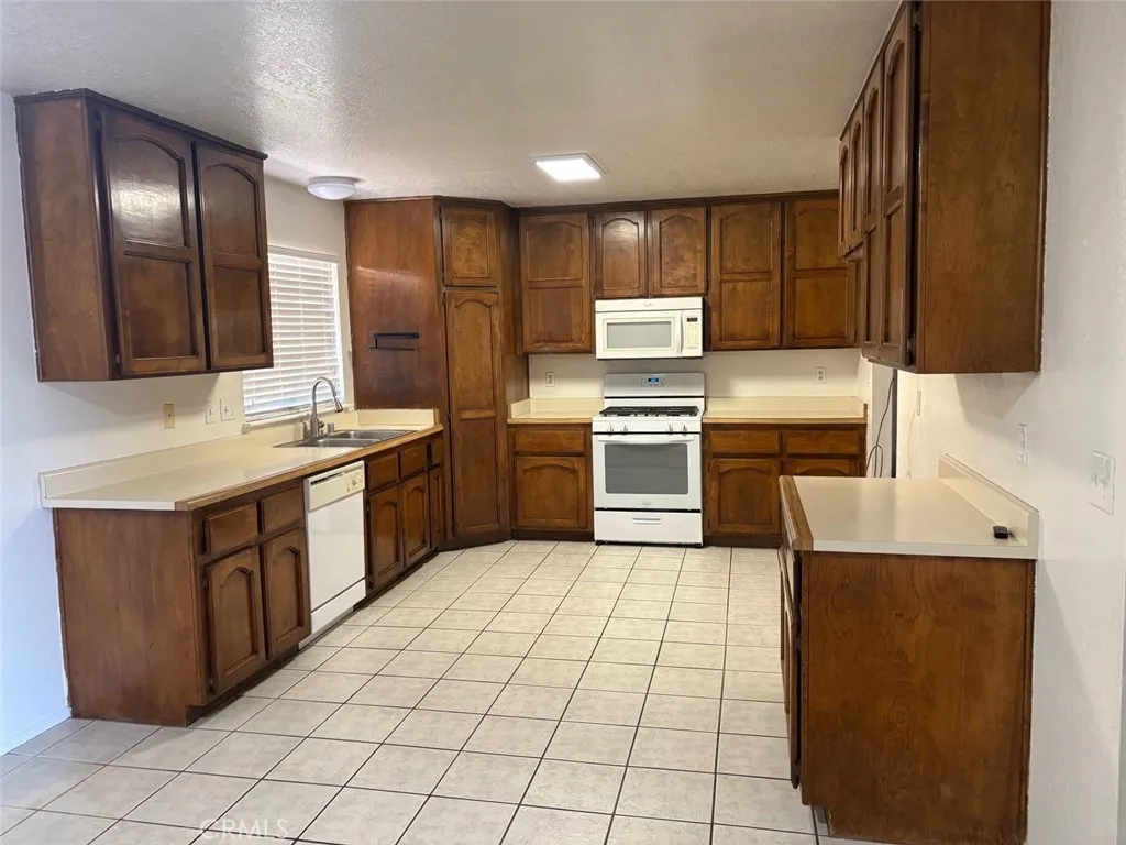 Additional image 41 of 17185 Fremontia Street, Hesperia, CA 92345