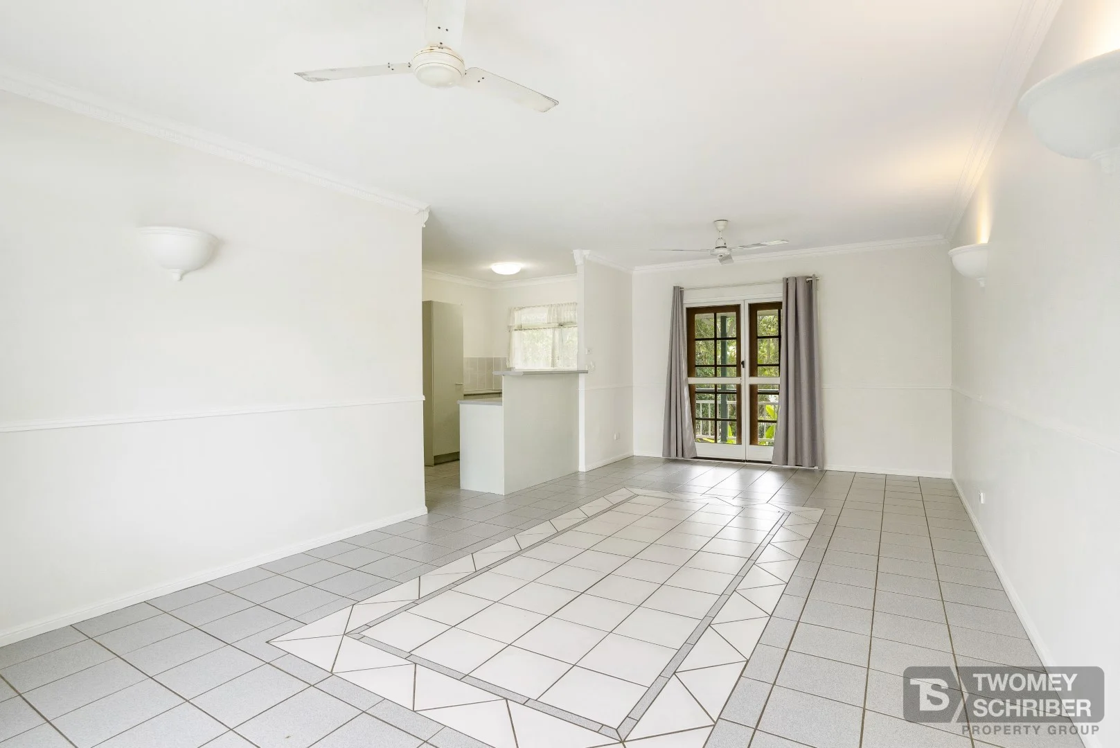 12/15-17 Springfield Crescent, Manoora QLD 4870 photo 2