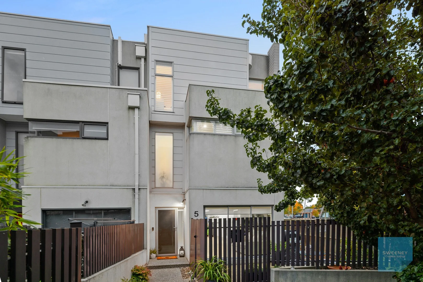5/25 Boathouse Drive, Caroline Springs VIC 3023