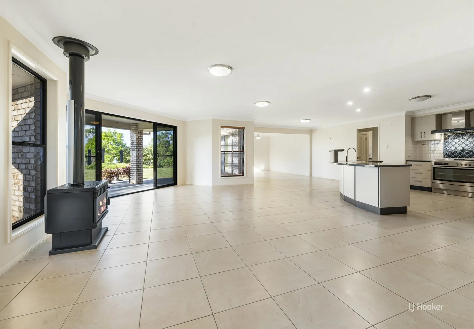 21 Townsend Road, Toogoolawah QLD 4313 photo 3