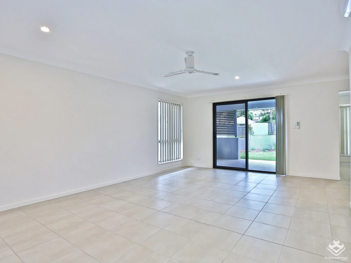ID:21173616/10 Emerald Place, Bridgeman Downs QLD 4035 photo 2