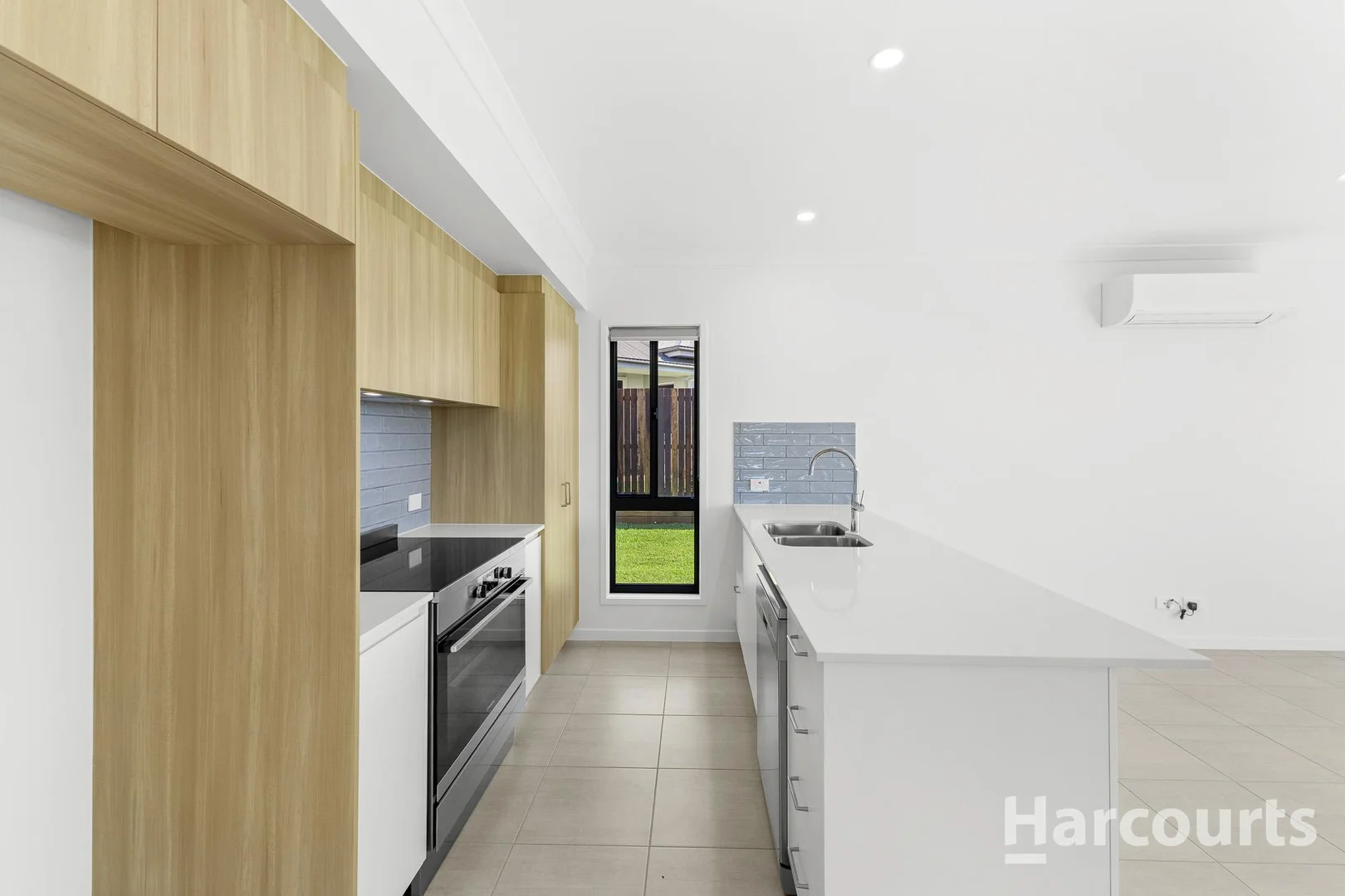 Additional image 5 of 4 Golf View Drive, Coral Cove QLD 4670