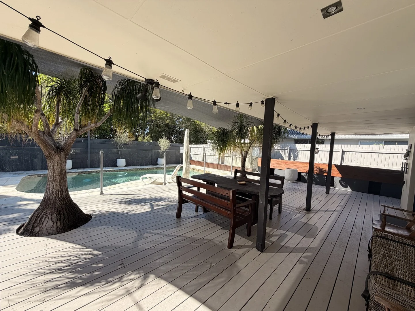 2 Tirau Place, Broadbeach Waters QLD 4218