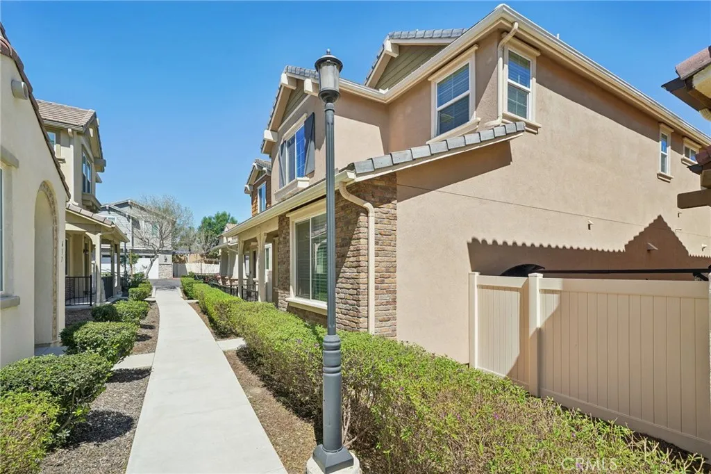 Additional image 11 of 618 S Brampton Lane, Rialto, CA 92376