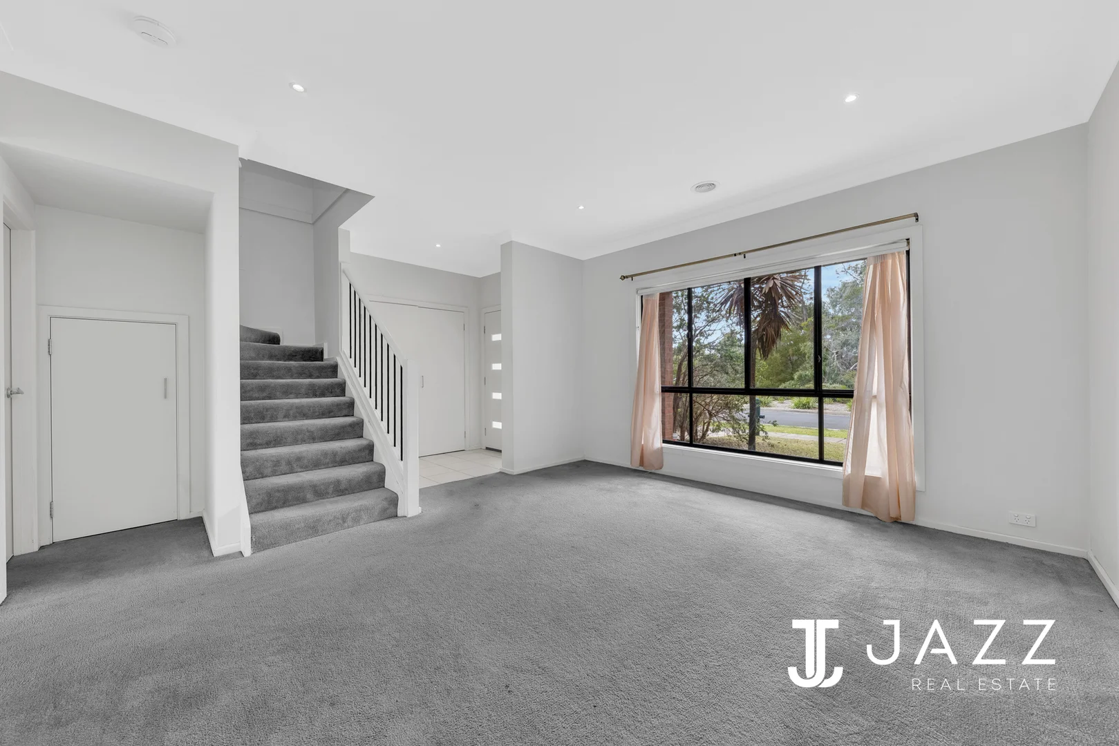 8 Staghorn Terrace, Point Cook VIC 3030 photo 2