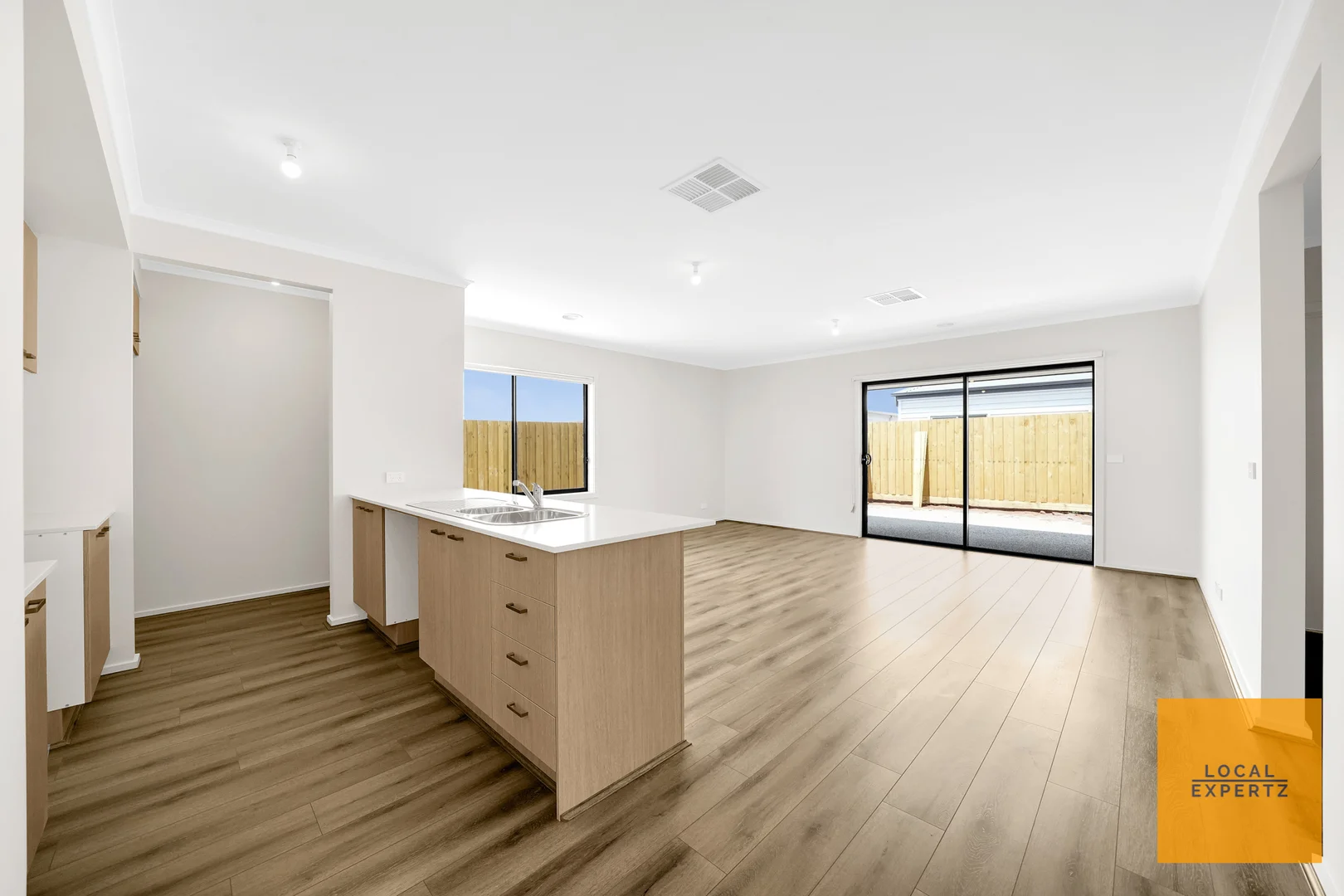 15 Murtoa Crescent, Eynesbury VIC 3338 photo 4