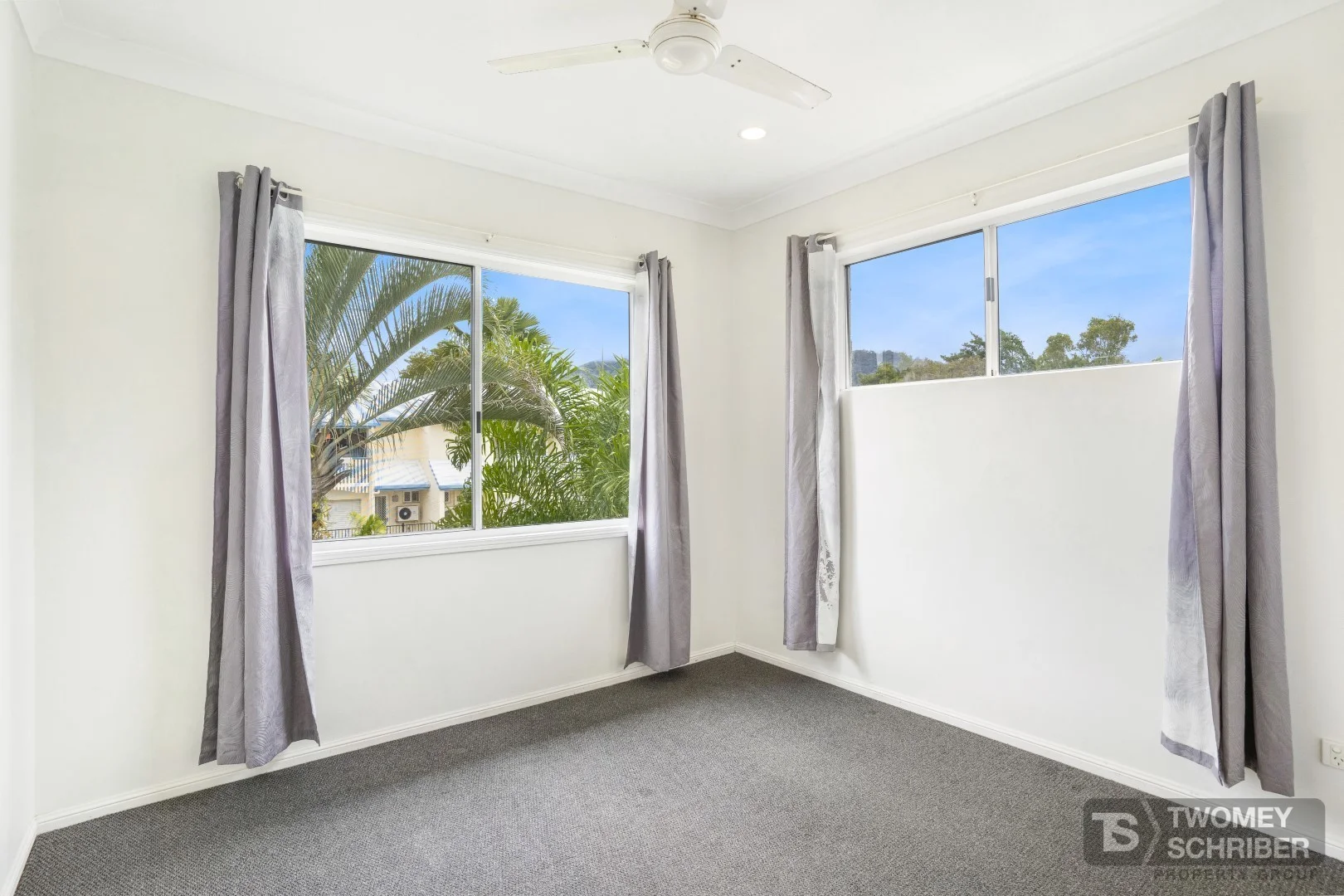 12/15-17 Springfield Crescent, Manoora QLD 4870 photo 5