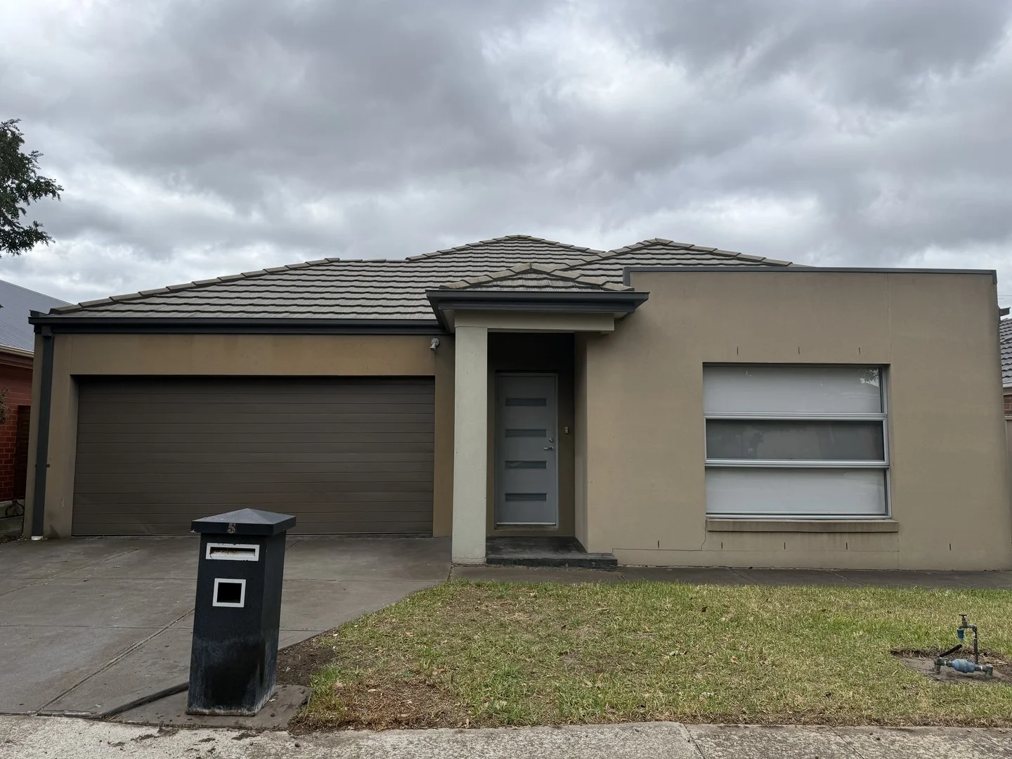 5 Oakview Parade, Caroline Springs VIC 3023