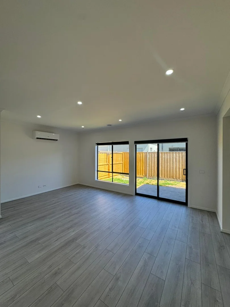 Additional image 2 of 355D Centre Road, Berwick VIC 3806
