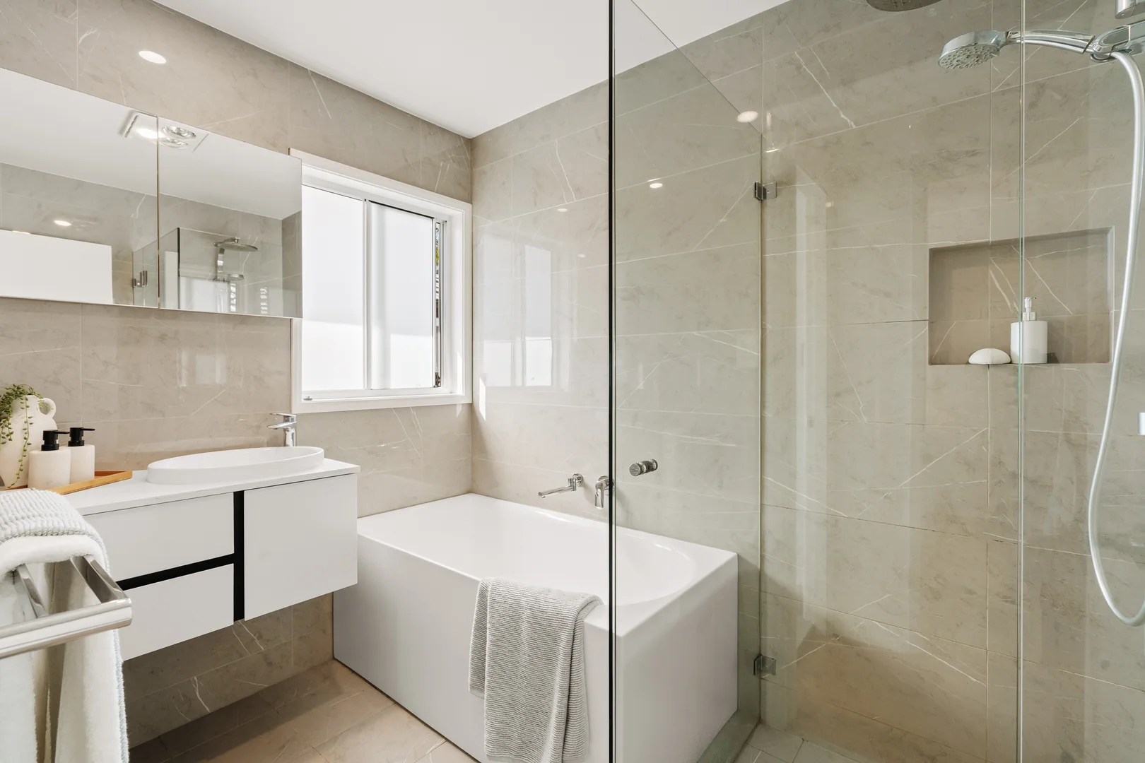 Additional image 13 of 22 Toorak Avenue, Erina NSW 2250