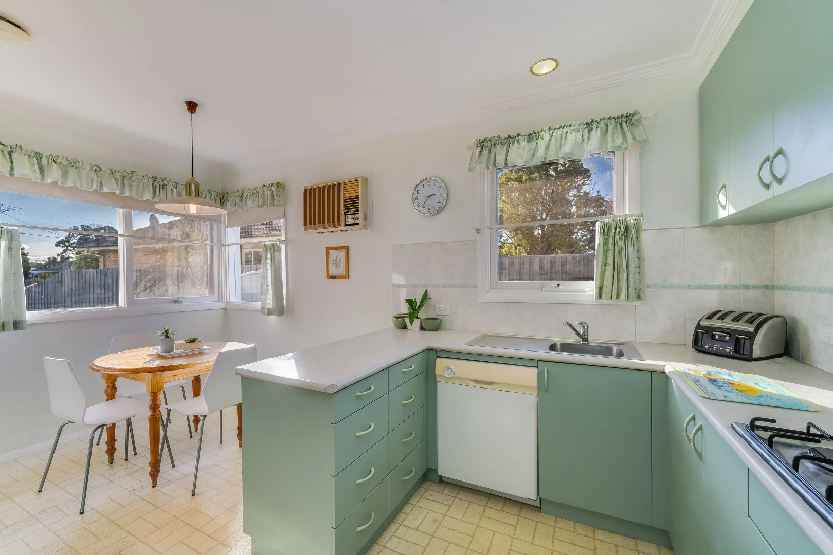 9 Ivanhoe Court, Newcomb VIC 3219 photo 3