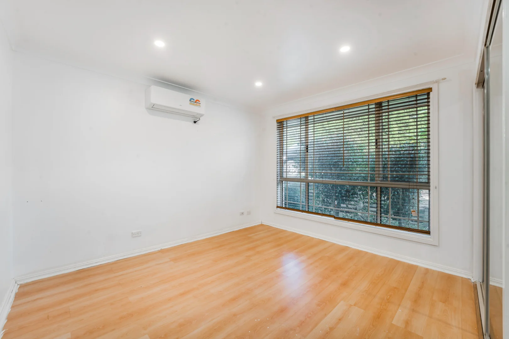 Additional image 13 of 90 Donalbain Circuit, Rosemeadow NSW 2560