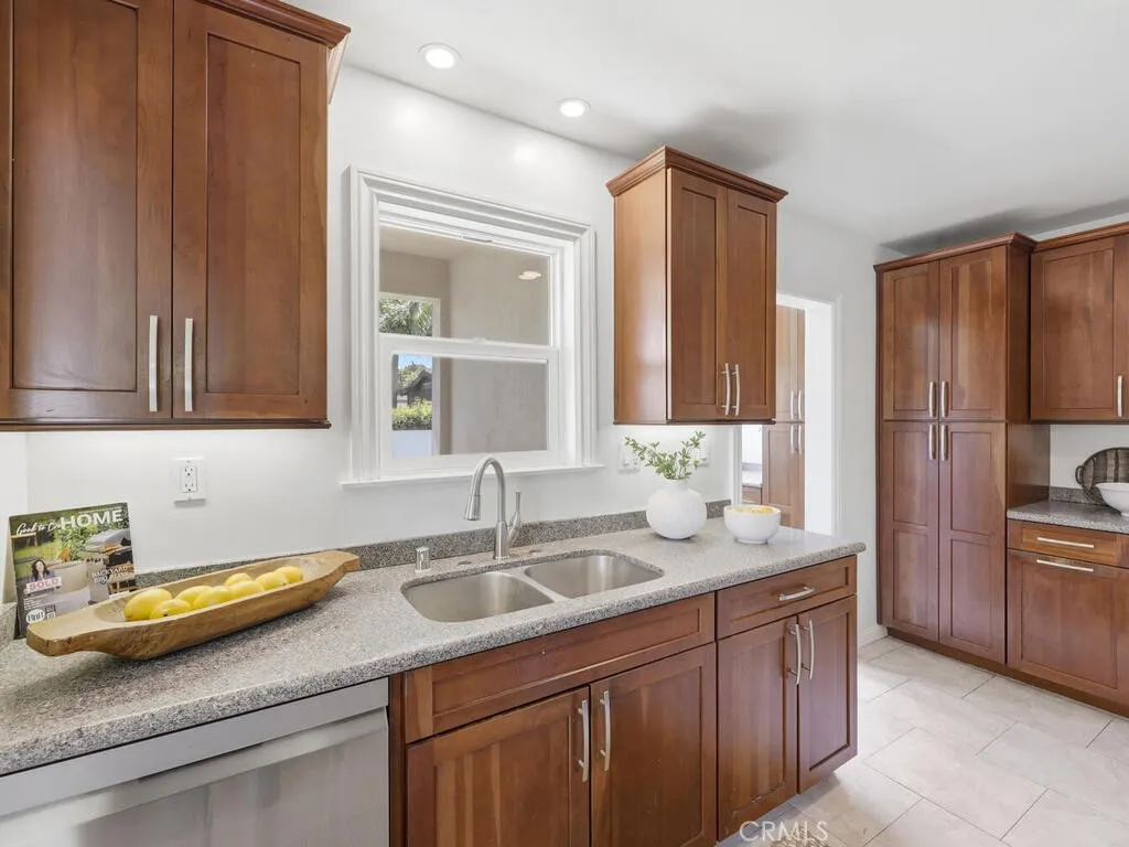 Additional image 5 of 422 E 22nd St, Santa Ana, CA 92706