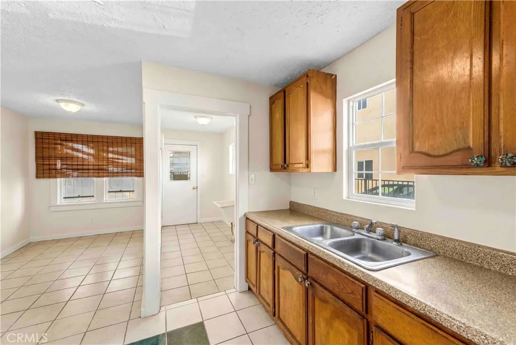 Additional image 4 of 225 E 67th St, Los Angeles, CA 90003