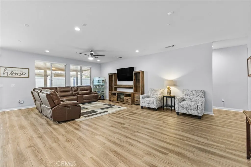 Additional image 11 of 718 Torrey Court, Perris, CA 92571