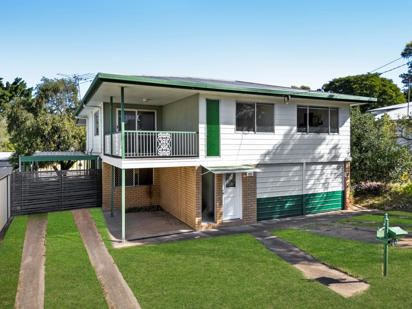 221 Blackstone Road, Silkstone QLD 4304