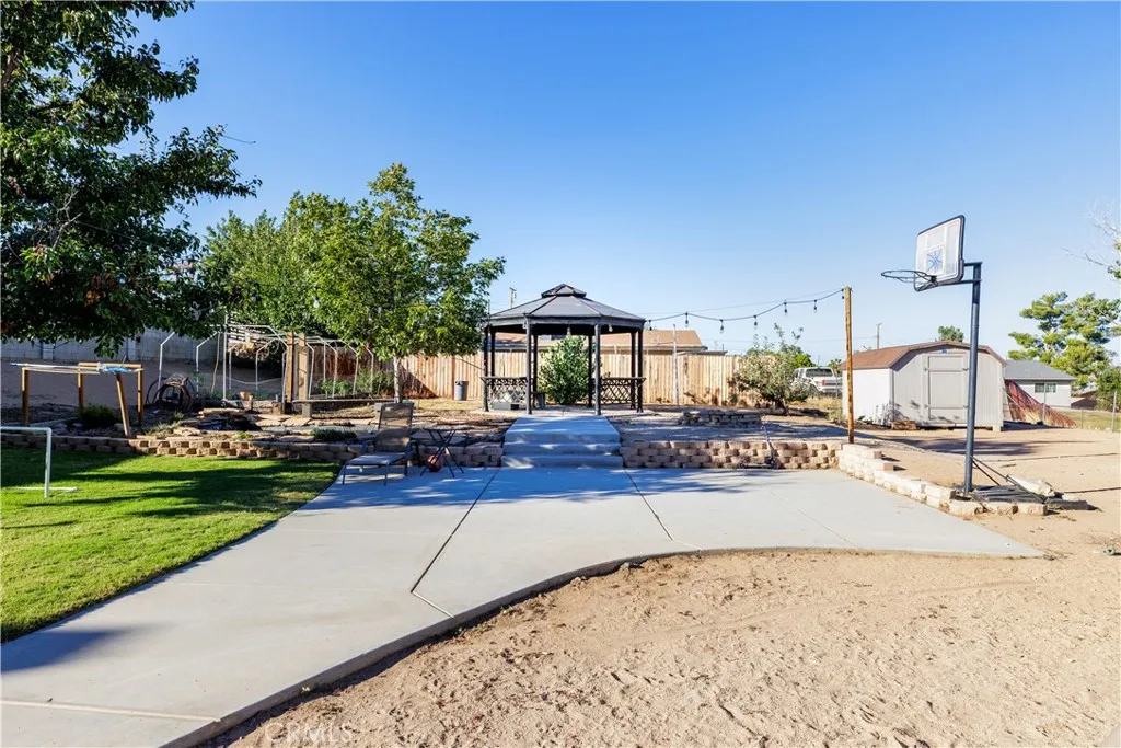 16336 Adelia St, Hesperia, CA 92345 photo 4