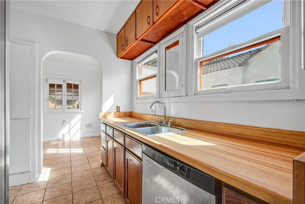 Additional image 50 of 914 E 83rd Street, Los Angeles, CA 90001