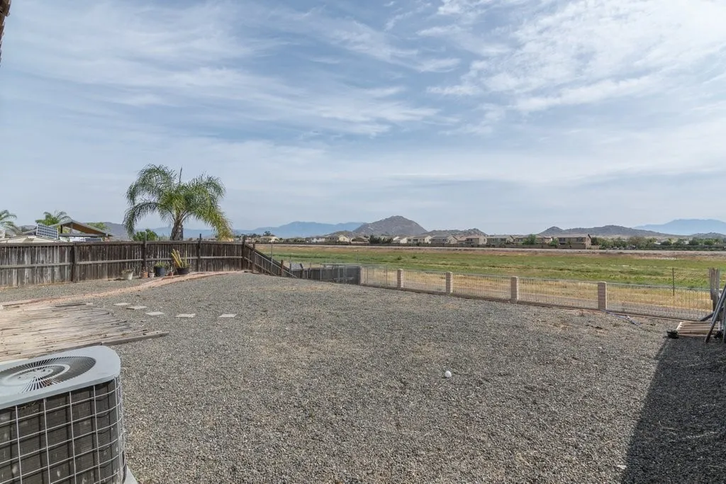 2143 Willowbrook Ln, Perris, CA 92571