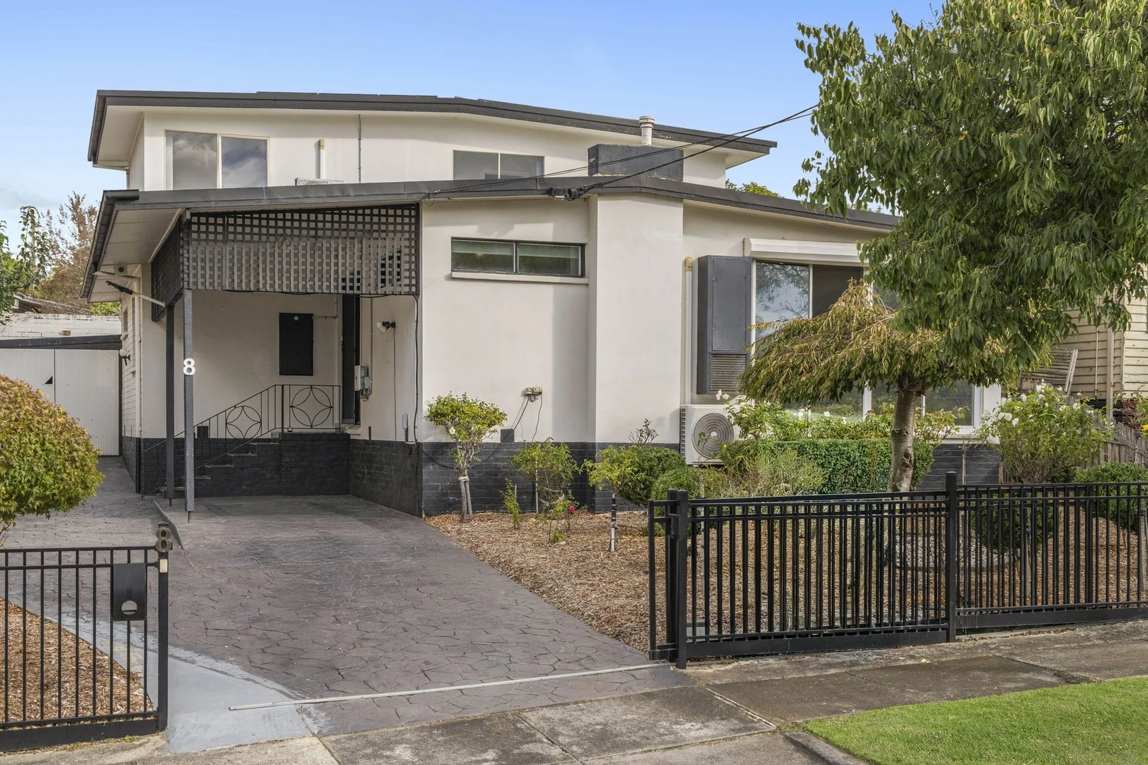 8 Trent Court, Burwood East VIC 3151