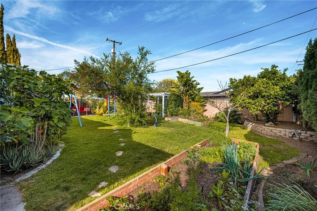 909 N Cleveland St, Orange, CA 92867