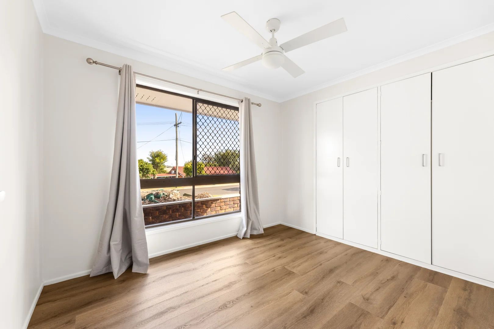 6 Melway Crescent, Harristown QLD 4350 photo 5