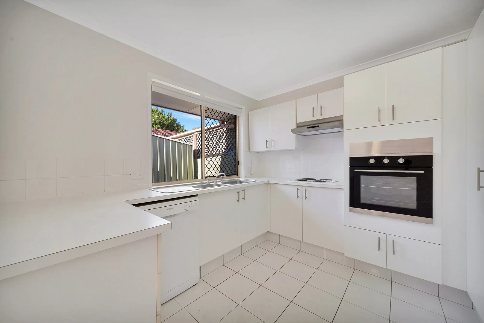 Additional image 2 of 2/24 Kangaroo Avenue, Coombabah QLD 4216