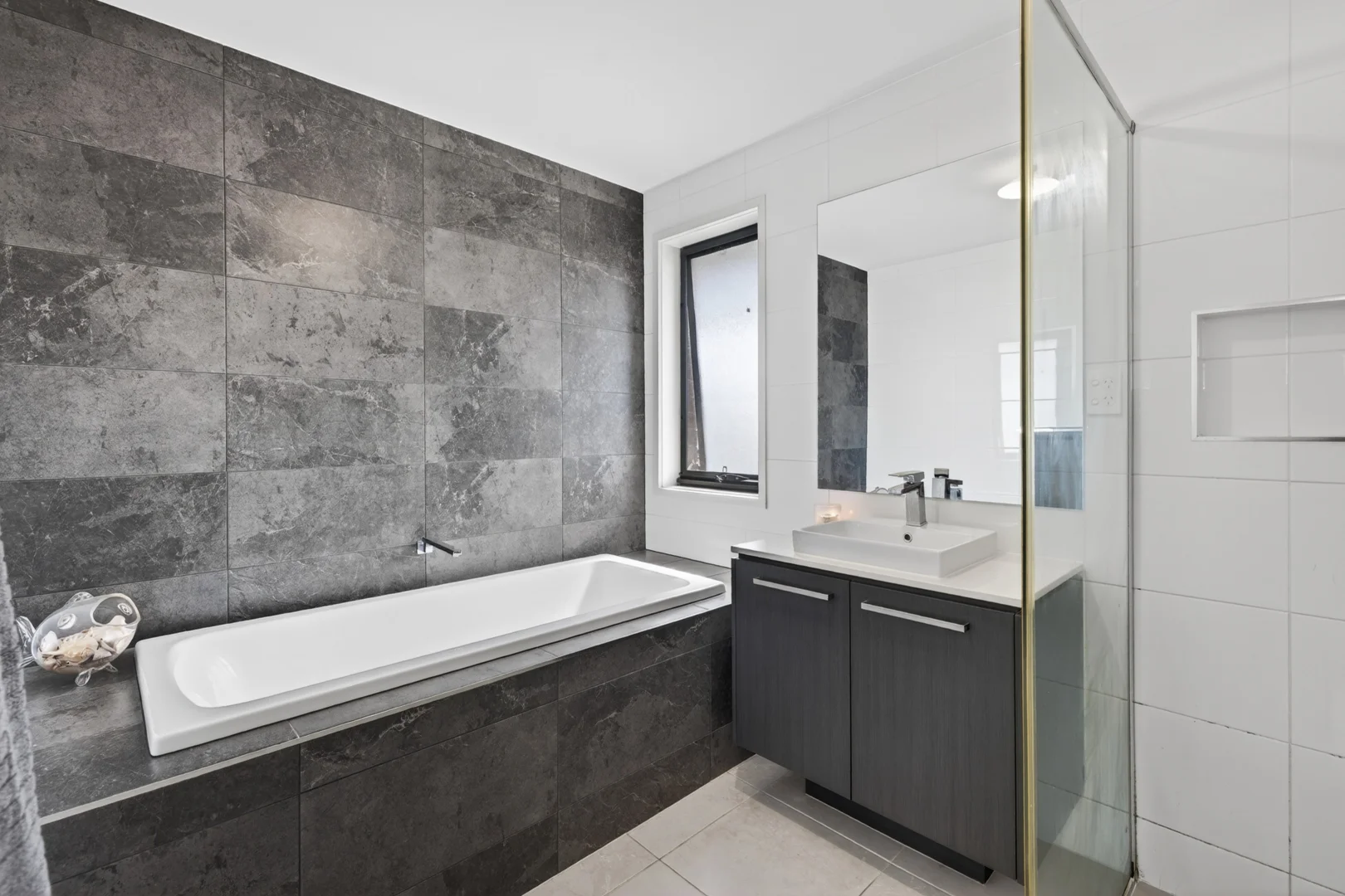 Additional image 31 of 8 Avoca Place, Redland Bay QLD 4165